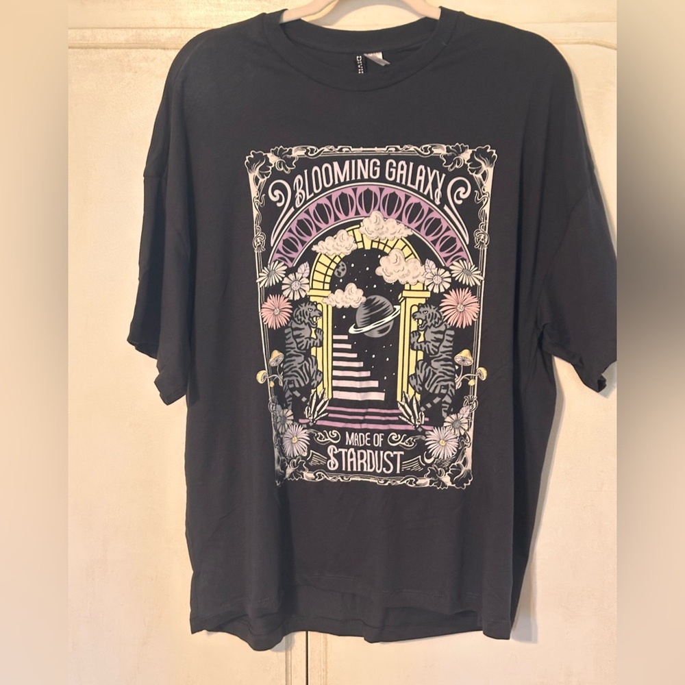 H&M Black Graphic Short Sleeve Tee with Cosmic Print NWT - Picture 3 of 7